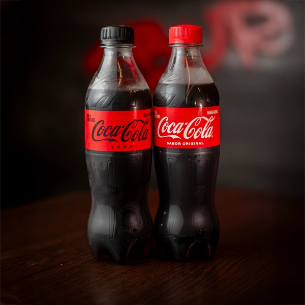 Gaseosa PET 400 ml en sabores Manzana, Pepsi, Coca-Cola, Kola y Colombiana. La bebida perfecta para acompañar tus comidas en El Torete Burger, Girón.